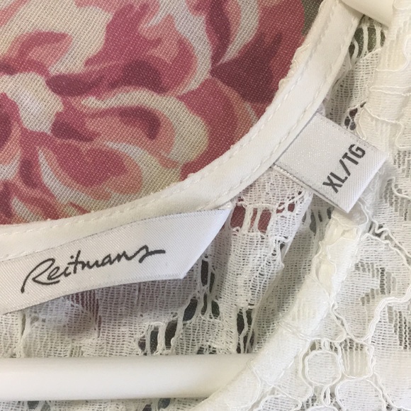 Beautiful lace sleeveless blouse - Picture 3 of 5